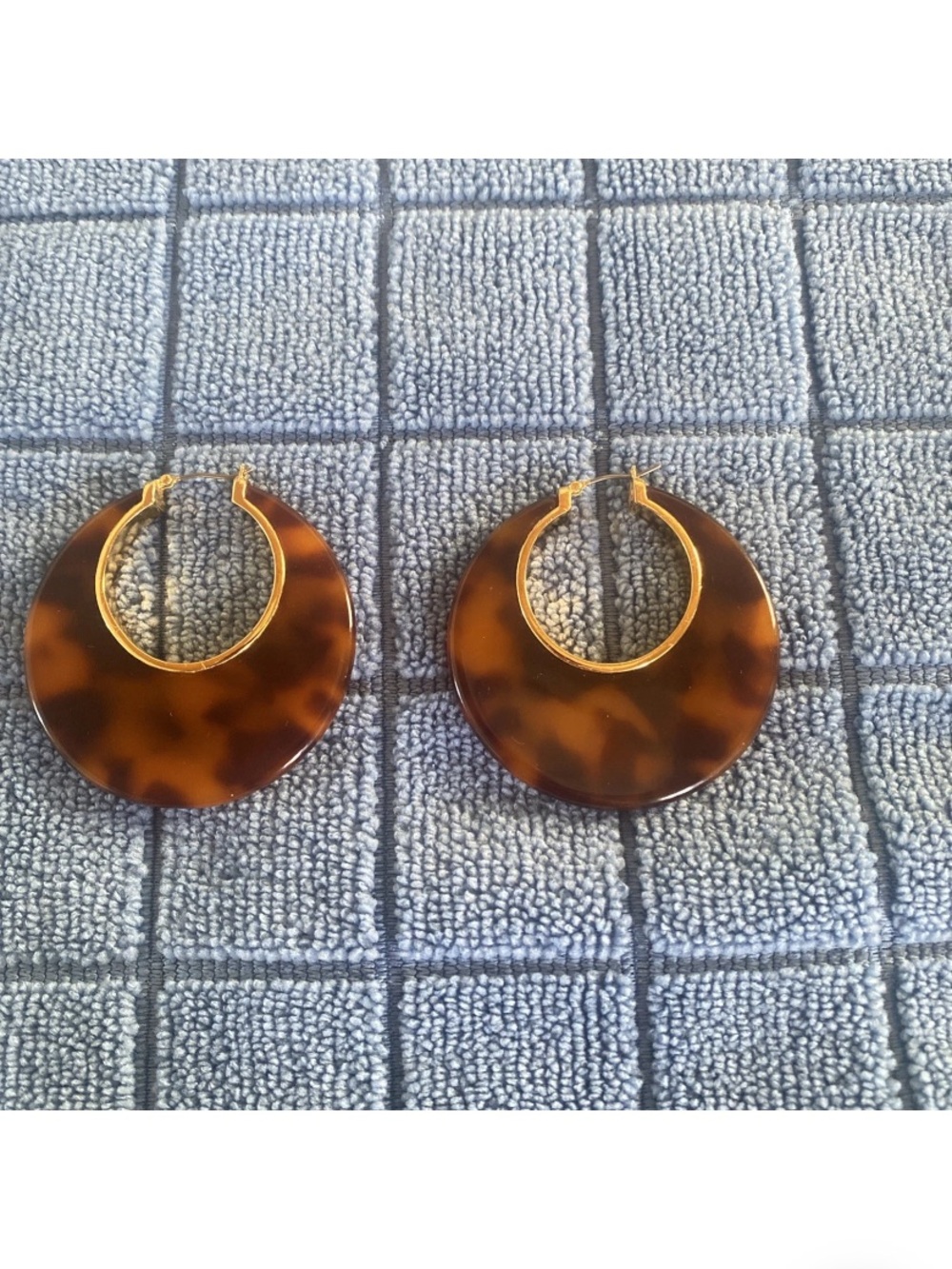 Kate Spade Classic Stylish Trending New York Gold-tone  Hoop Tortoise Earrings